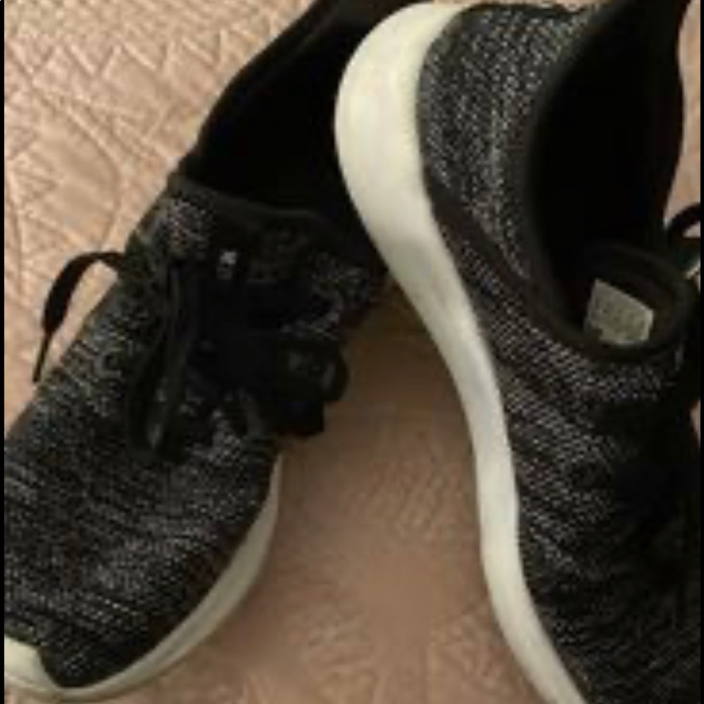 Womens Adidas cloudfoam shoes size 9